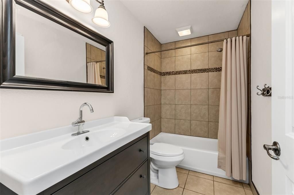En Venta: $269,900 (3 camas, 2 baños, 1390 Pies cuadrados)