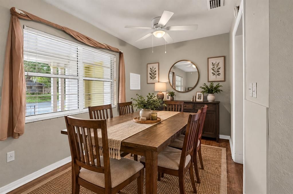For Sale: $205,000 (3 beds, 1 baths, 863 Square Feet)