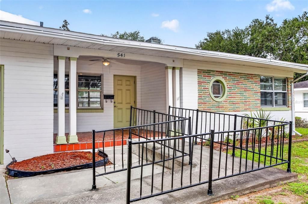 For Sale: $205,000 (3 beds, 1 baths, 863 Square Feet)