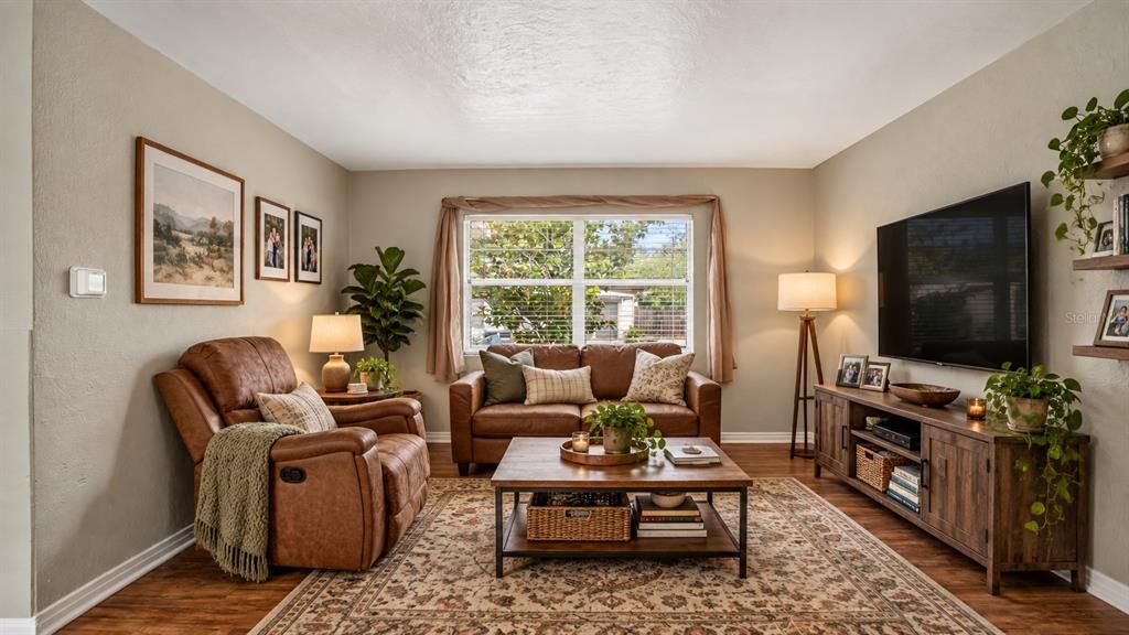 For Sale: $205,000 (3 beds, 1 baths, 863 Square Feet)