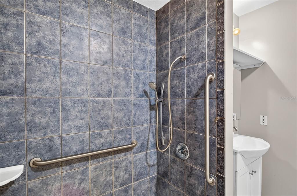 For Sale: $205,000 (3 beds, 1 baths, 863 Square Feet)