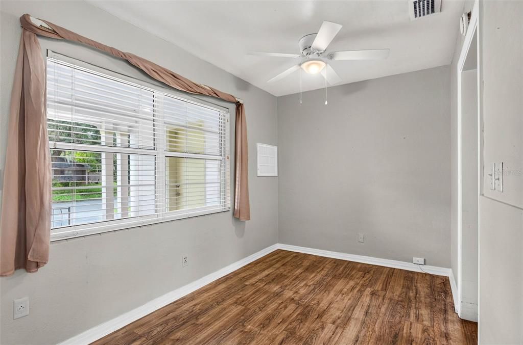 For Sale: $205,000 (3 beds, 1 baths, 863 Square Feet)