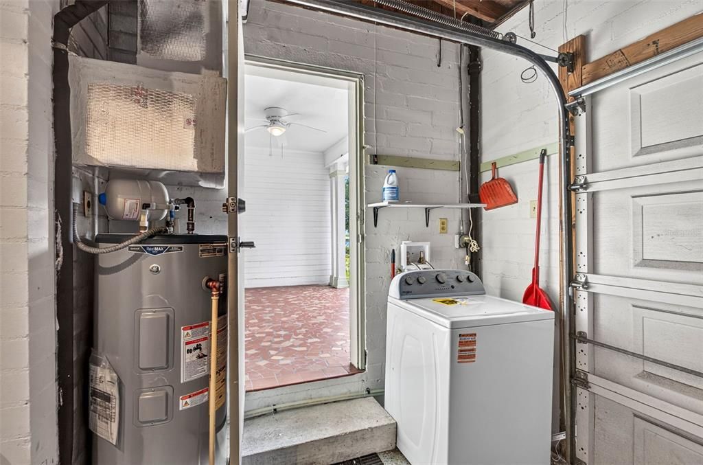 For Sale: $205,000 (3 beds, 1 baths, 863 Square Feet)
