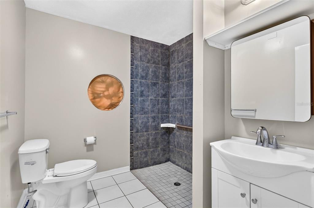 For Sale: $205,000 (3 beds, 1 baths, 863 Square Feet)
