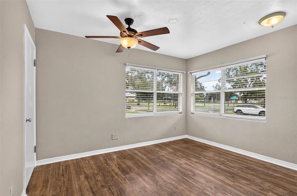 For Sale: $205,000 (3 beds, 1 baths, 863 Square Feet)