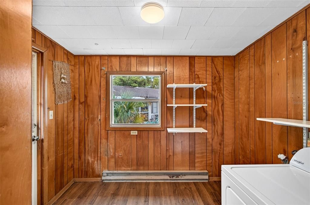 For Sale: $205,000 (3 beds, 1 baths, 863 Square Feet)