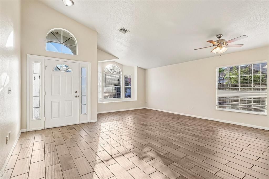 For Sale: $379,900 (3 beds, 2 baths, 1658 Square Feet)