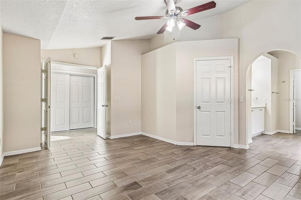 For Sale: $379,900 (3 beds, 2 baths, 1658 Square Feet)