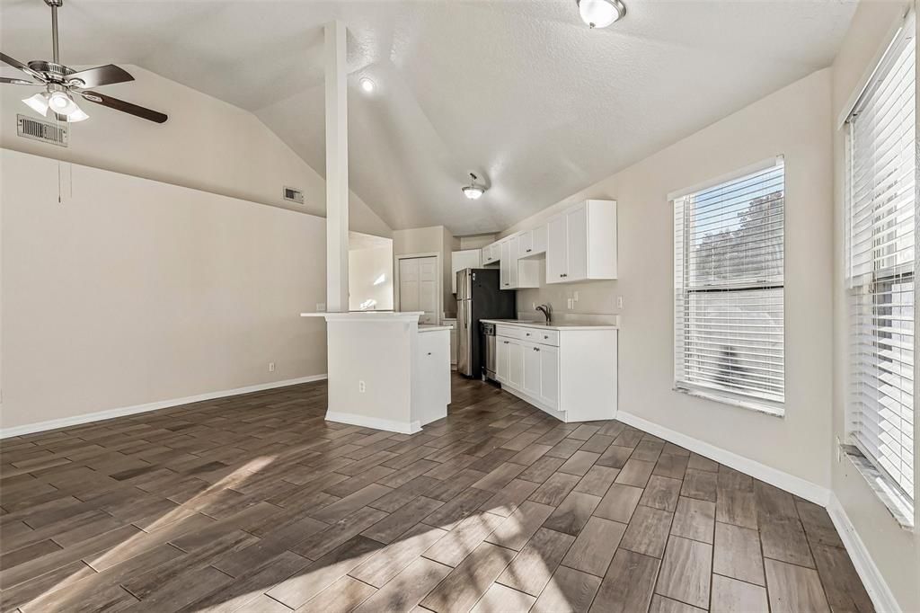 For Sale: $379,900 (3 beds, 2 baths, 1658 Square Feet)