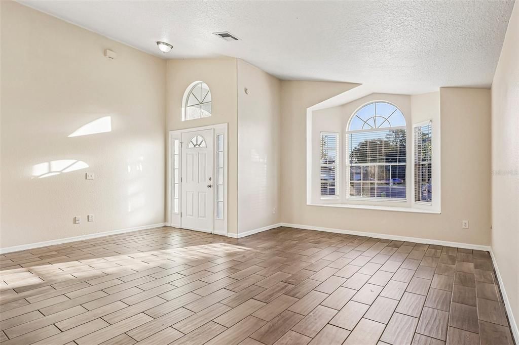 For Sale: $379,900 (3 beds, 2 baths, 1658 Square Feet)