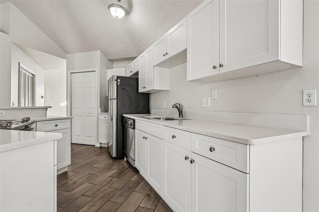For Sale: $379,900 (3 beds, 2 baths, 1658 Square Feet)