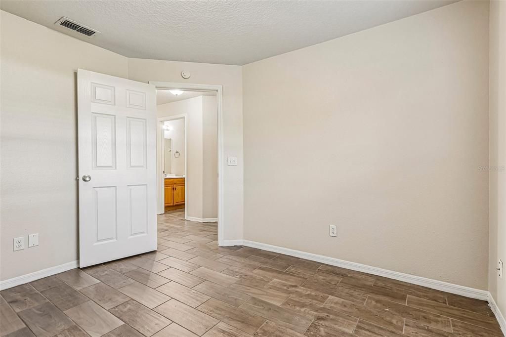For Sale: $379,900 (3 beds, 2 baths, 1658 Square Feet)