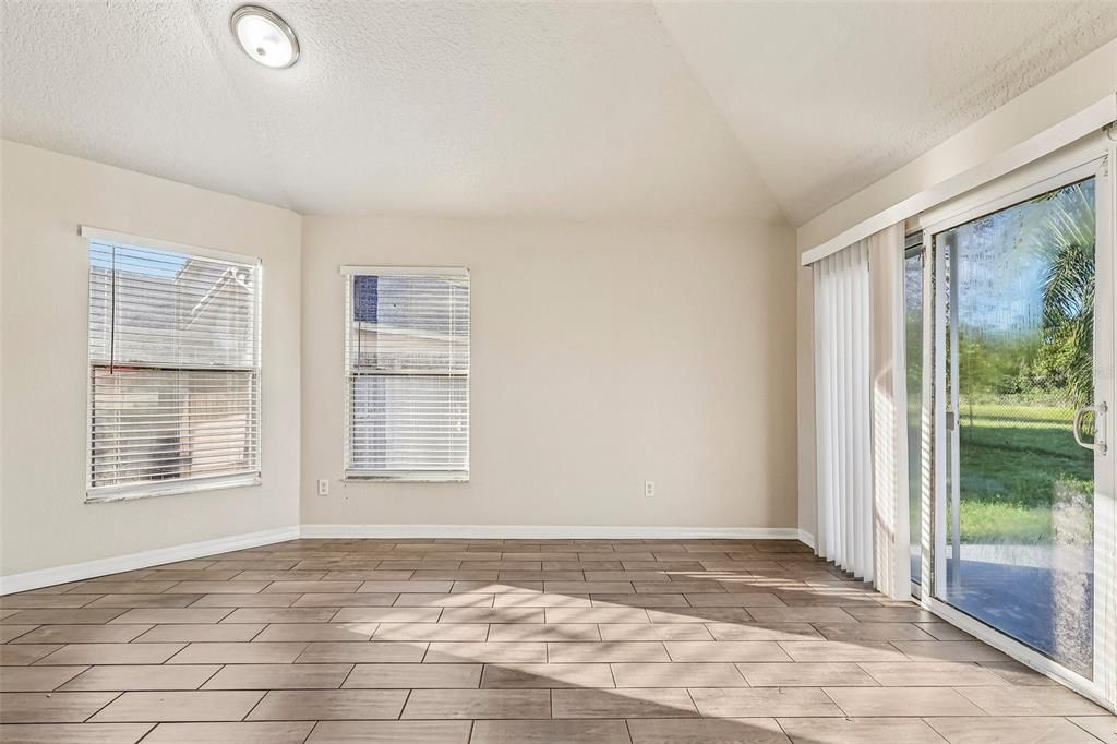 For Sale: $379,900 (3 beds, 2 baths, 1658 Square Feet)