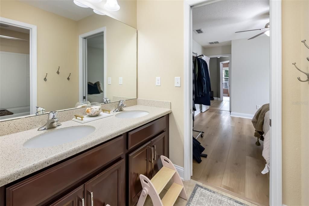 En Venta: $899,000 (5 camas, 3 baños, 3011 Pies cuadrados)
