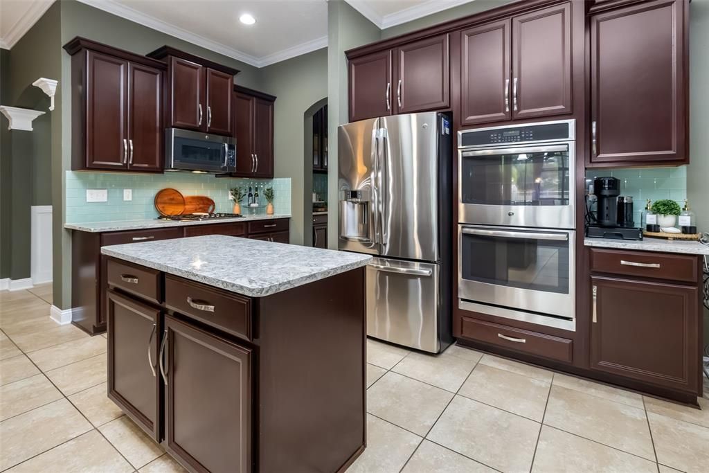 En Venta: $899,000 (5 camas, 3 baños, 3011 Pies cuadrados)