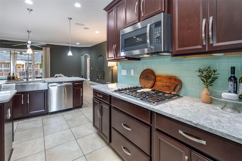En Venta: $899,000 (5 camas, 3 baños, 3011 Pies cuadrados)