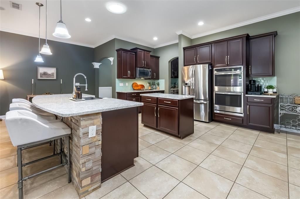 En Venta: $899,000 (5 camas, 3 baños, 3011 Pies cuadrados)