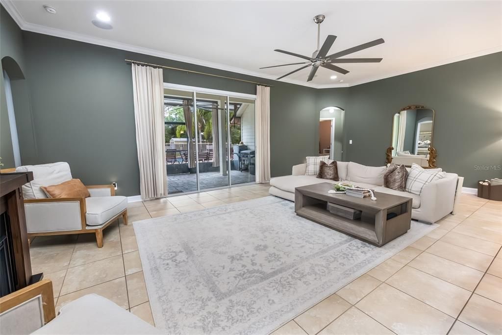 En Venta: $899,000 (5 camas, 3 baños, 3011 Pies cuadrados)