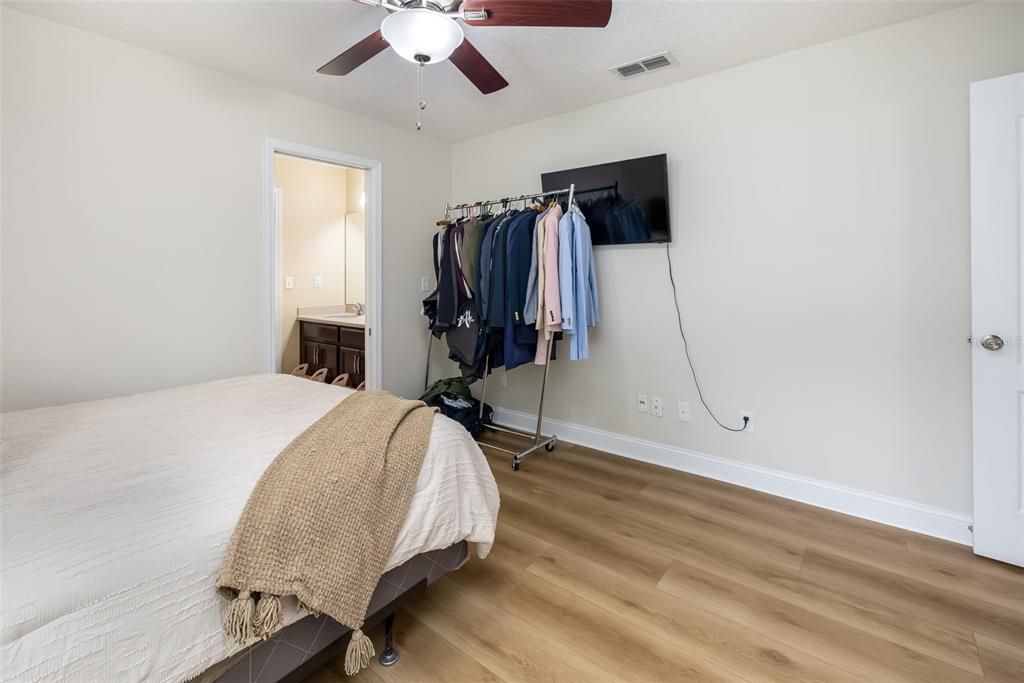En Venta: $899,000 (5 camas, 3 baños, 3011 Pies cuadrados)