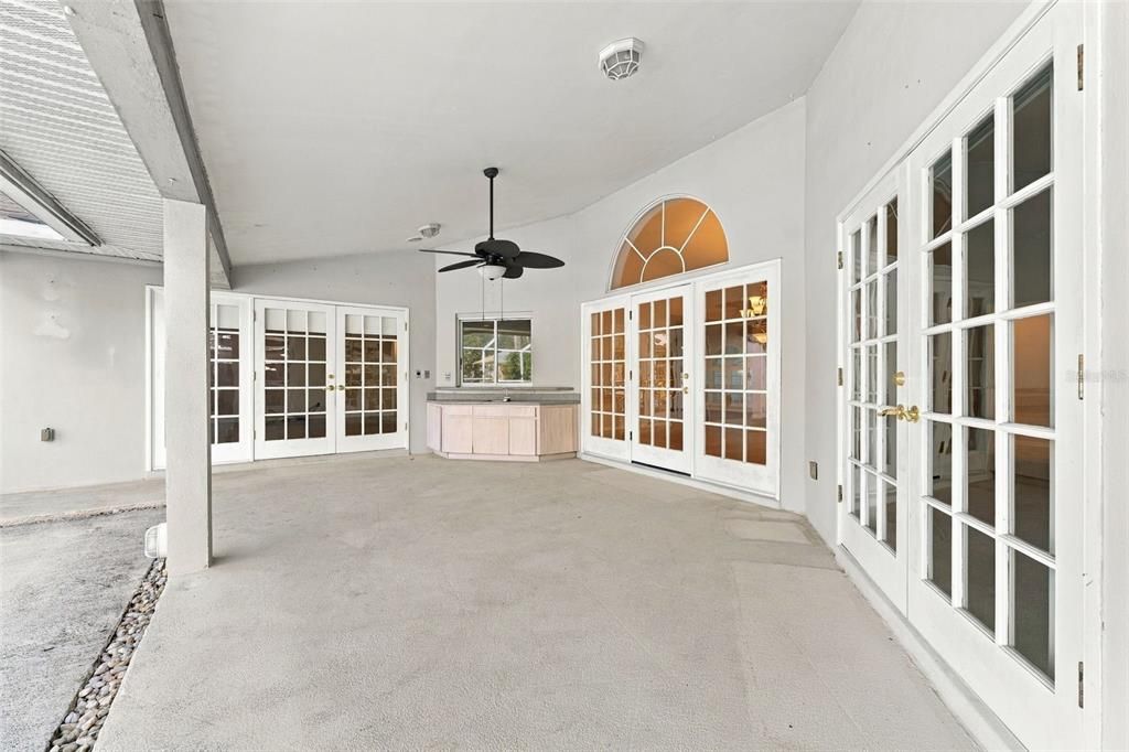 For Sale: $595,000 (4 beds, 3 baths, 2500 Square Feet)