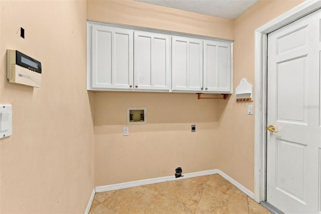 For Sale: $595,000 (4 beds, 3 baths, 2500 Square Feet)