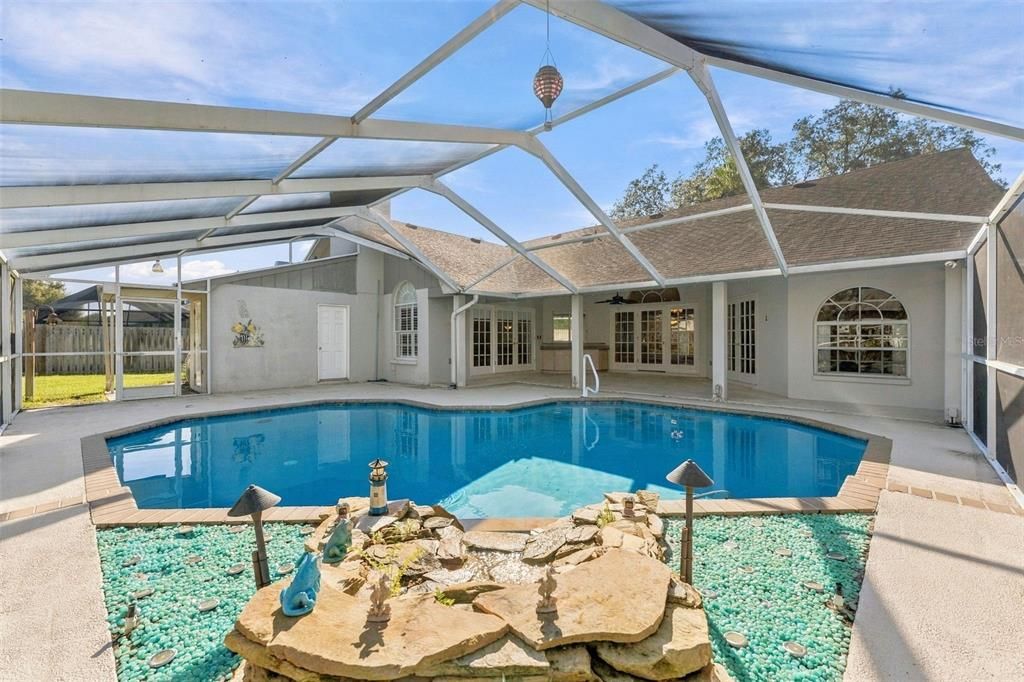 For Sale: $595,000 (4 beds, 3 baths, 2500 Square Feet)