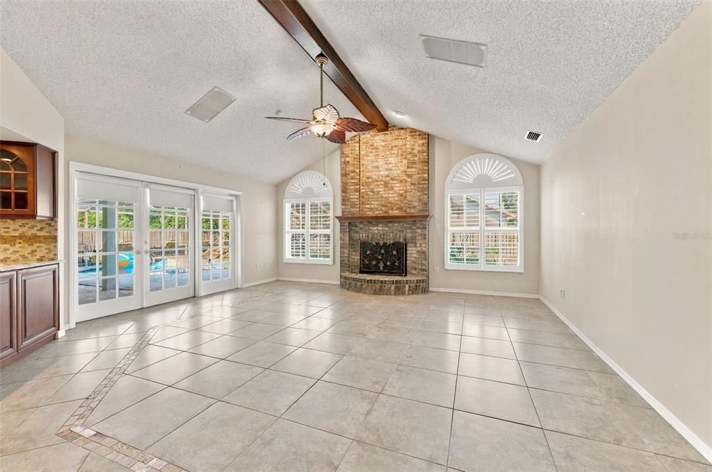 For Sale: $595,000 (4 beds, 3 baths, 2500 Square Feet)