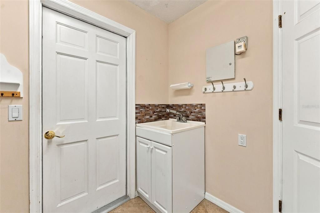 For Sale: $595,000 (4 beds, 3 baths, 2500 Square Feet)