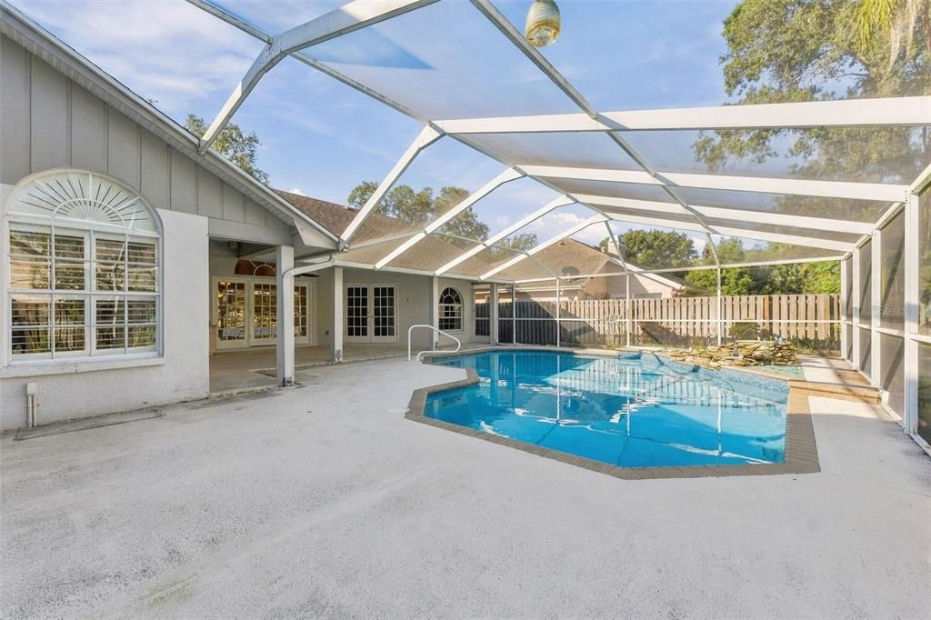For Sale: $595,000 (4 beds, 3 baths, 2500 Square Feet)
