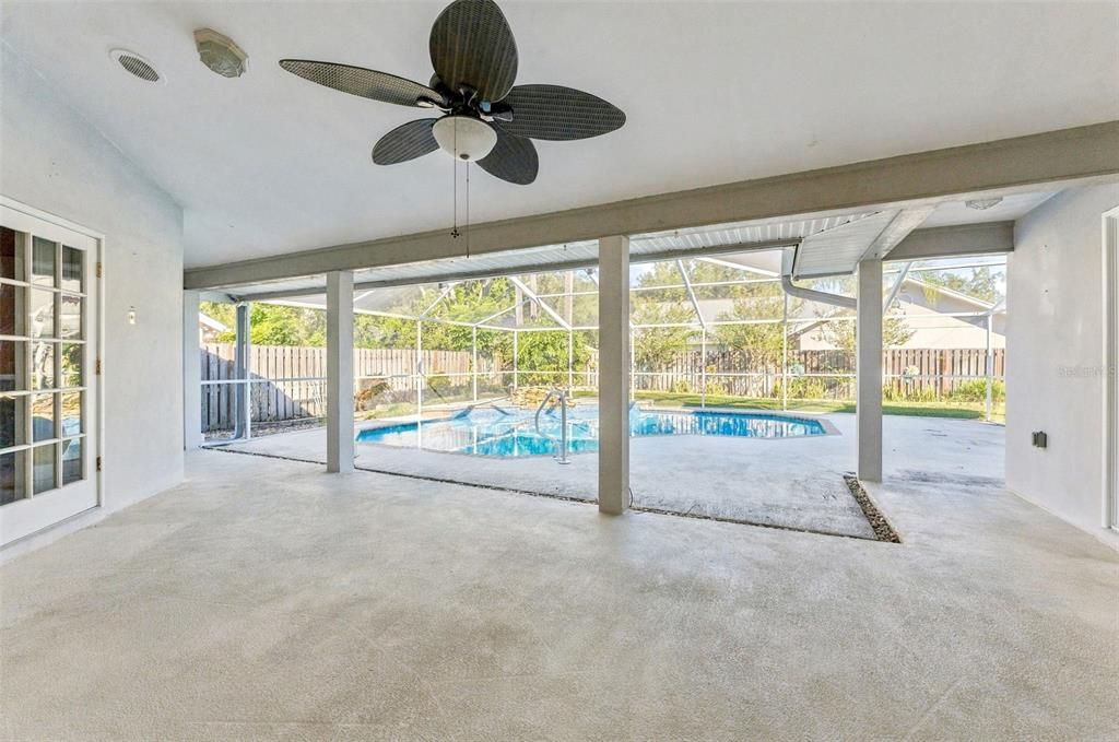 For Sale: $595,000 (4 beds, 3 baths, 2500 Square Feet)