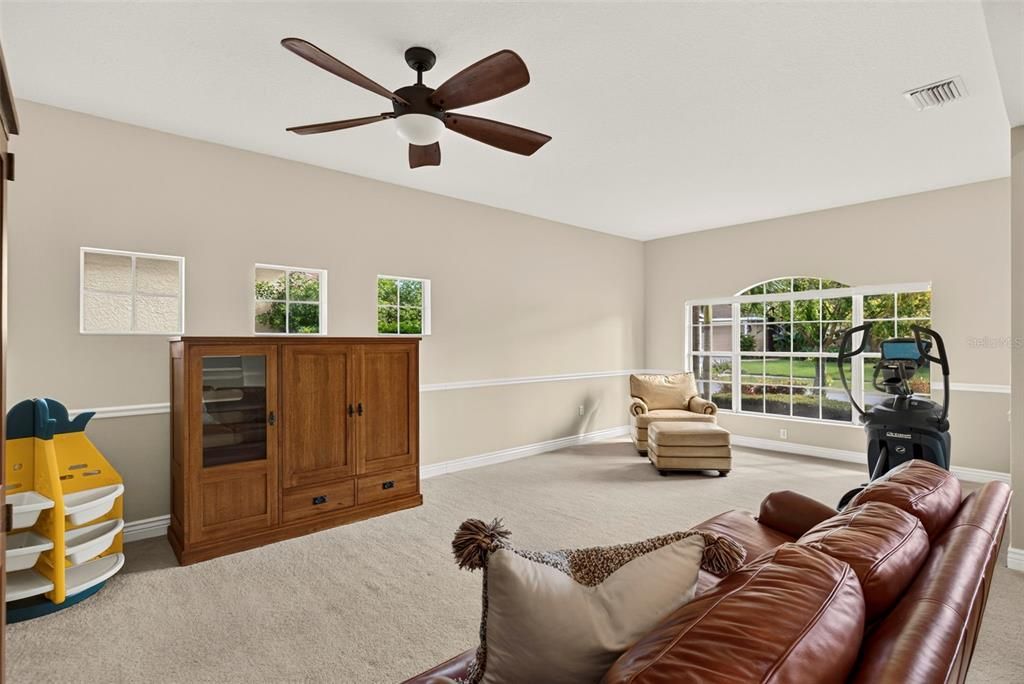 For Sale: $550,000 (4 beds, 3 baths, 3018 Square Feet)