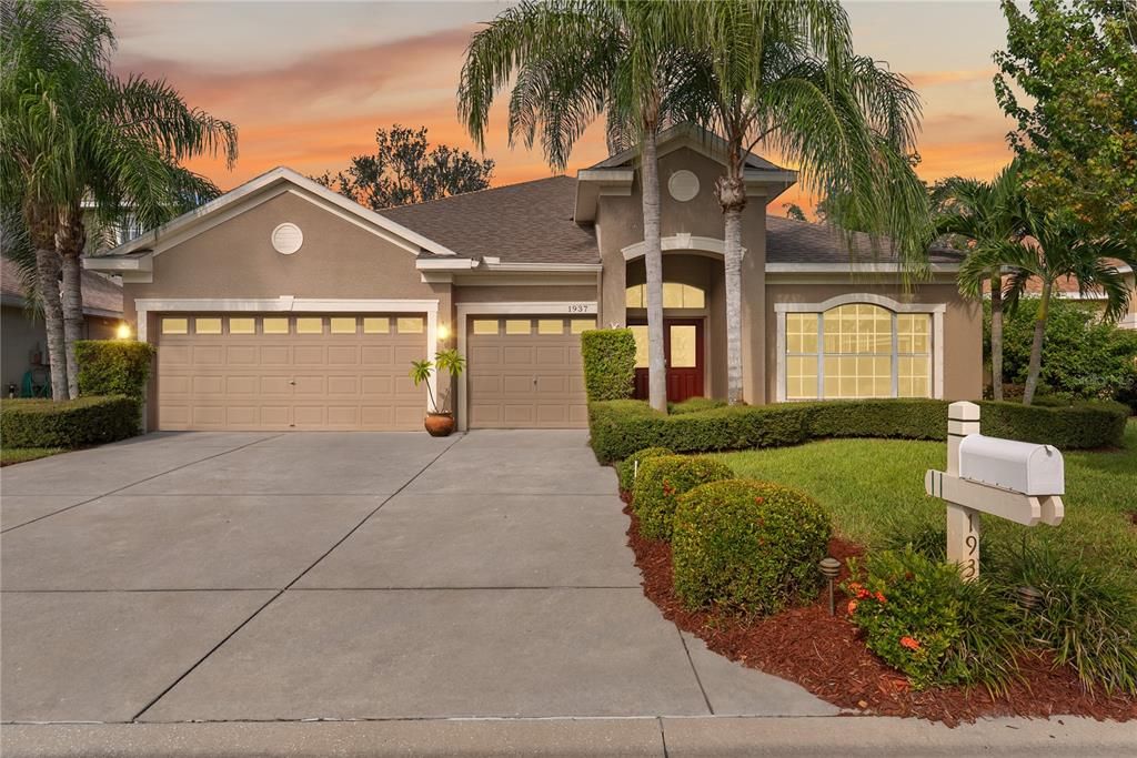 For Sale: $550,000 (4 beds, 3 baths, 3018 Square Feet)