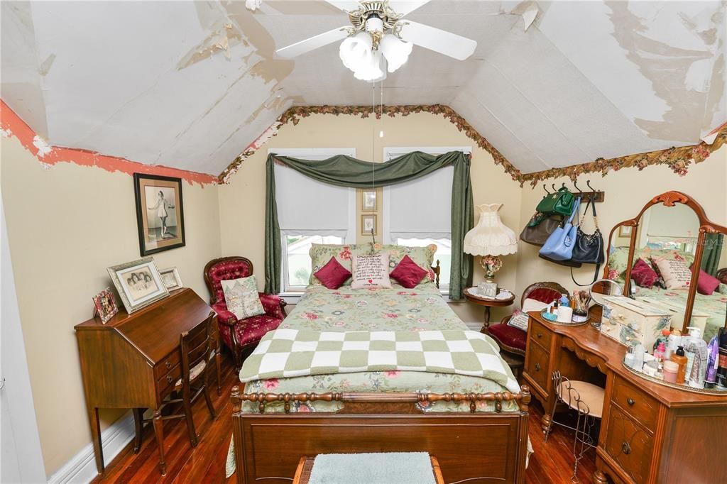 На продажу: $375,000 (3 спален, 1 ванн, 1891 Квадратных фут)