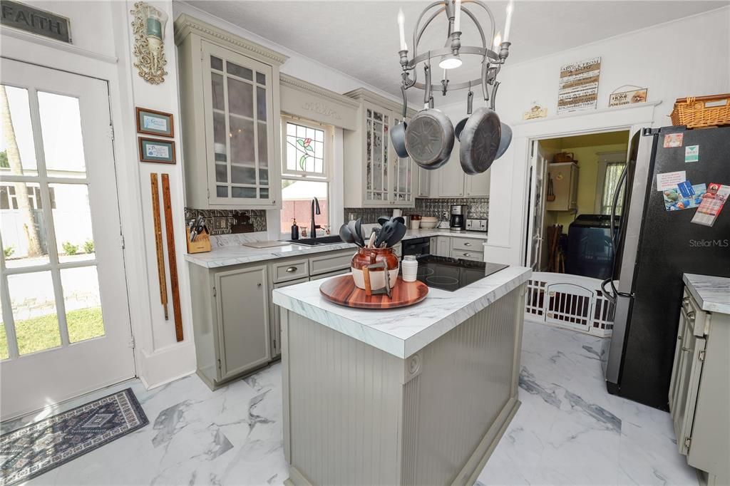 На продажу: $375,000 (3 спален, 1 ванн, 1891 Квадратных фут)