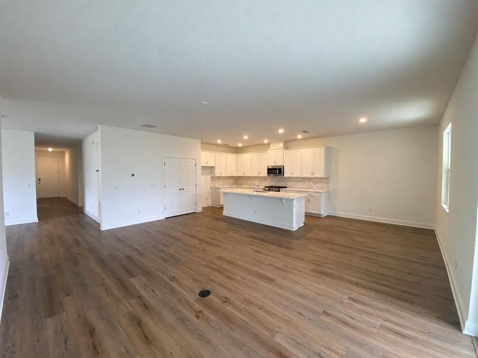 En Venta: $564,990 (4 camas, 2 baños, 2103 Pies cuadrados)