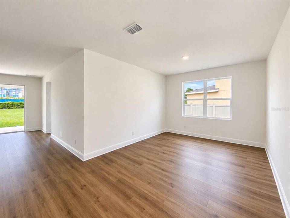En Venta: $564,990 (4 camas, 2 baños, 2103 Pies cuadrados)