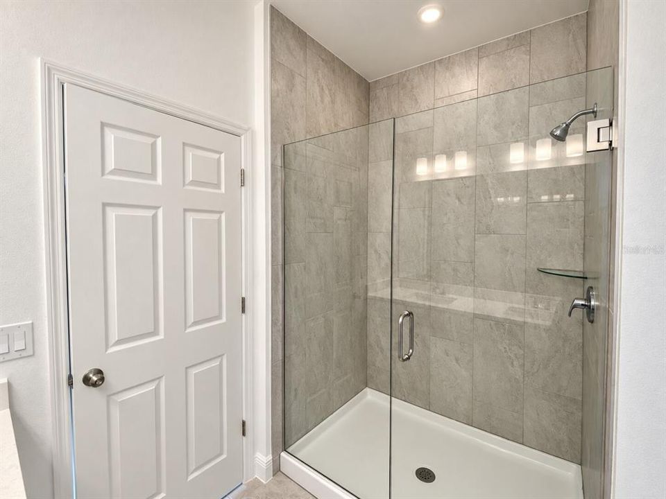 En Venta: $564,990 (4 camas, 2 baños, 2103 Pies cuadrados)