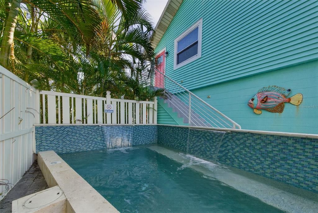 For Sale: $409,900 (1 beds, 1 baths, 462 Square Feet)