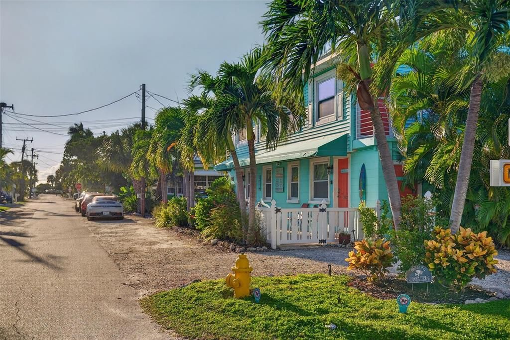 For Sale: $409,900 (1 beds, 1 baths, 462 Square Feet)