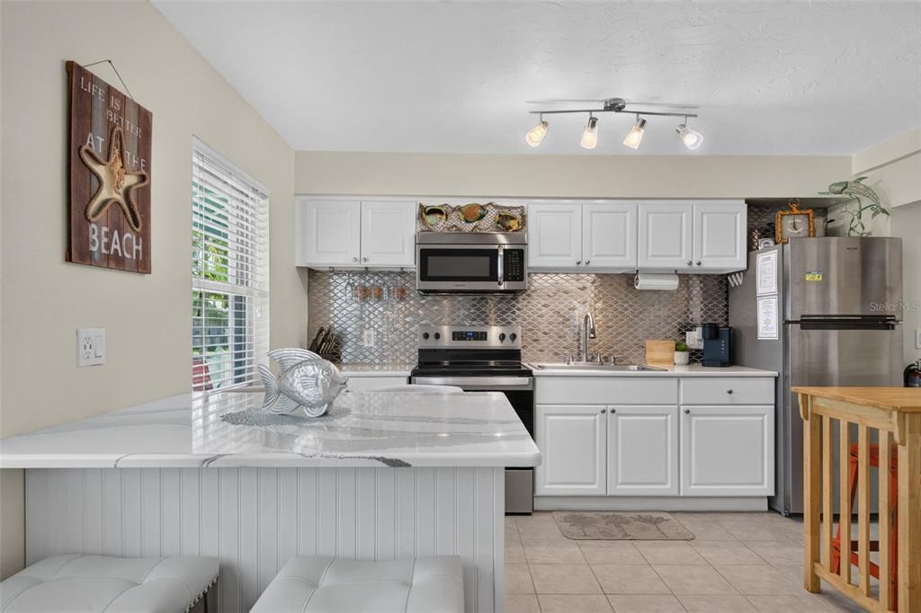 For Sale: $409,900 (1 beds, 1 baths, 462 Square Feet)