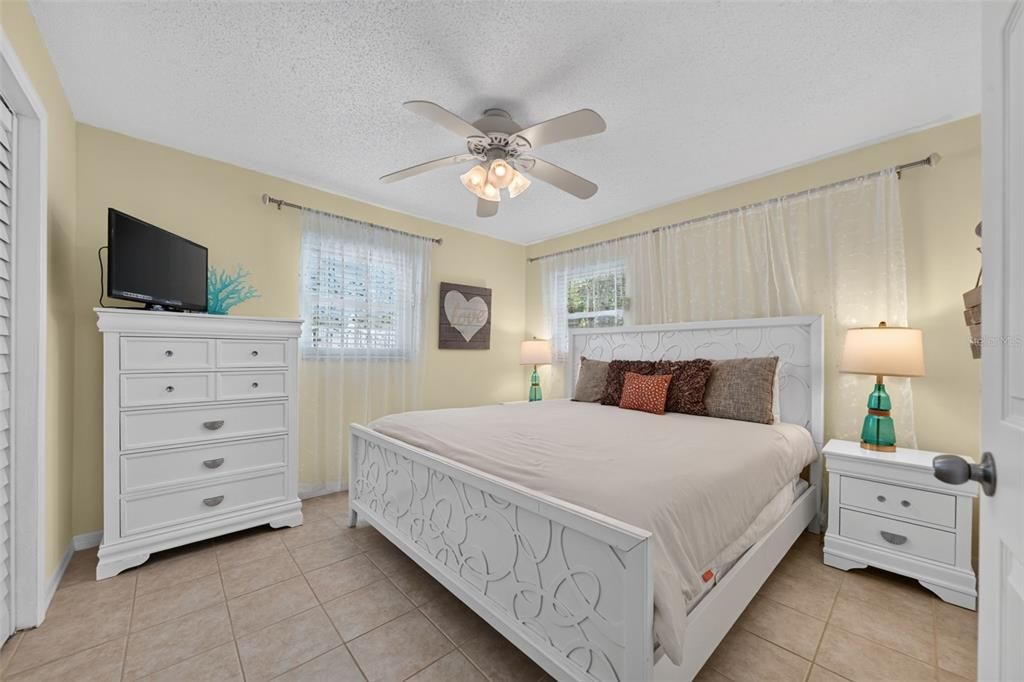 For Sale: $409,900 (1 beds, 1 baths, 462 Square Feet)