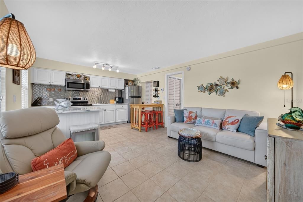 For Sale: $409,900 (1 beds, 1 baths, 462 Square Feet)