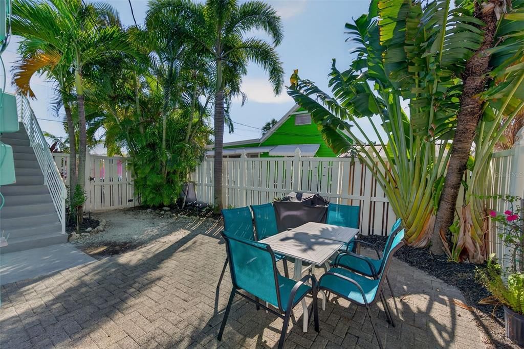 For Sale: $409,900 (1 beds, 1 baths, 462 Square Feet)