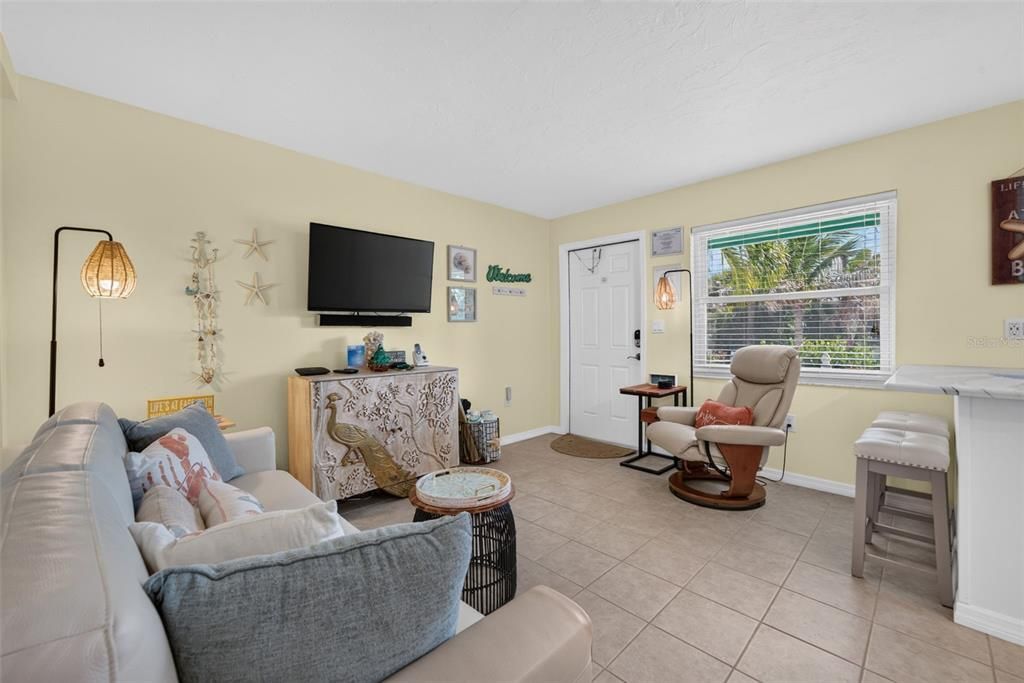 For Sale: $409,900 (1 beds, 1 baths, 462 Square Feet)