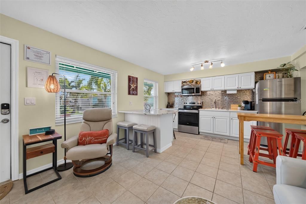 For Sale: $409,900 (1 beds, 1 baths, 462 Square Feet)