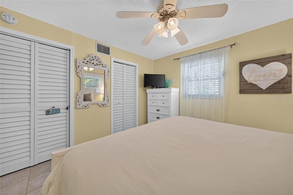 For Sale: $409,900 (1 beds, 1 baths, 462 Square Feet)
