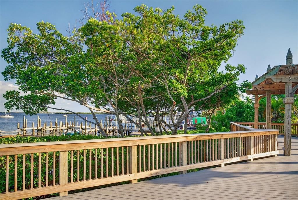For Sale: $409,900 (1 beds, 1 baths, 462 Square Feet)