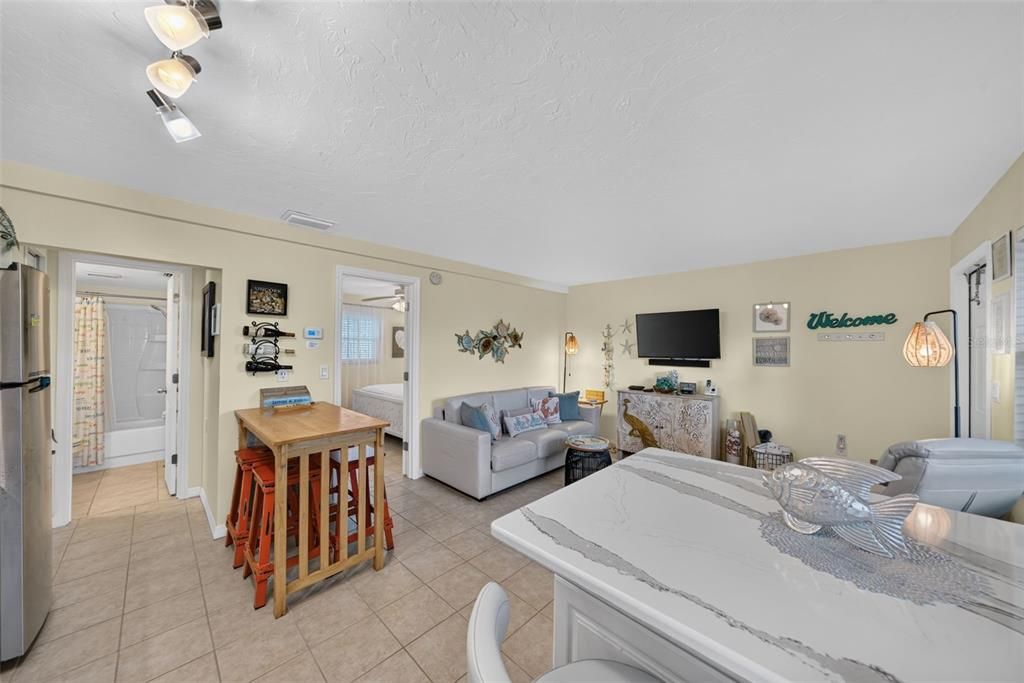For Sale: $409,900 (1 beds, 1 baths, 462 Square Feet)