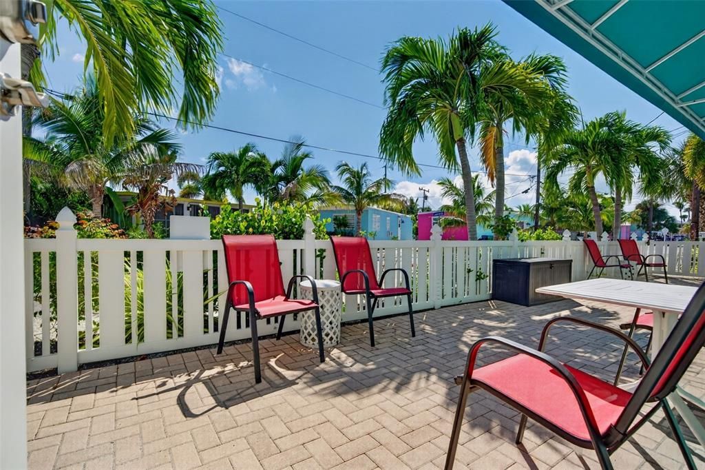 For Sale: $409,900 (1 beds, 1 baths, 462 Square Feet)