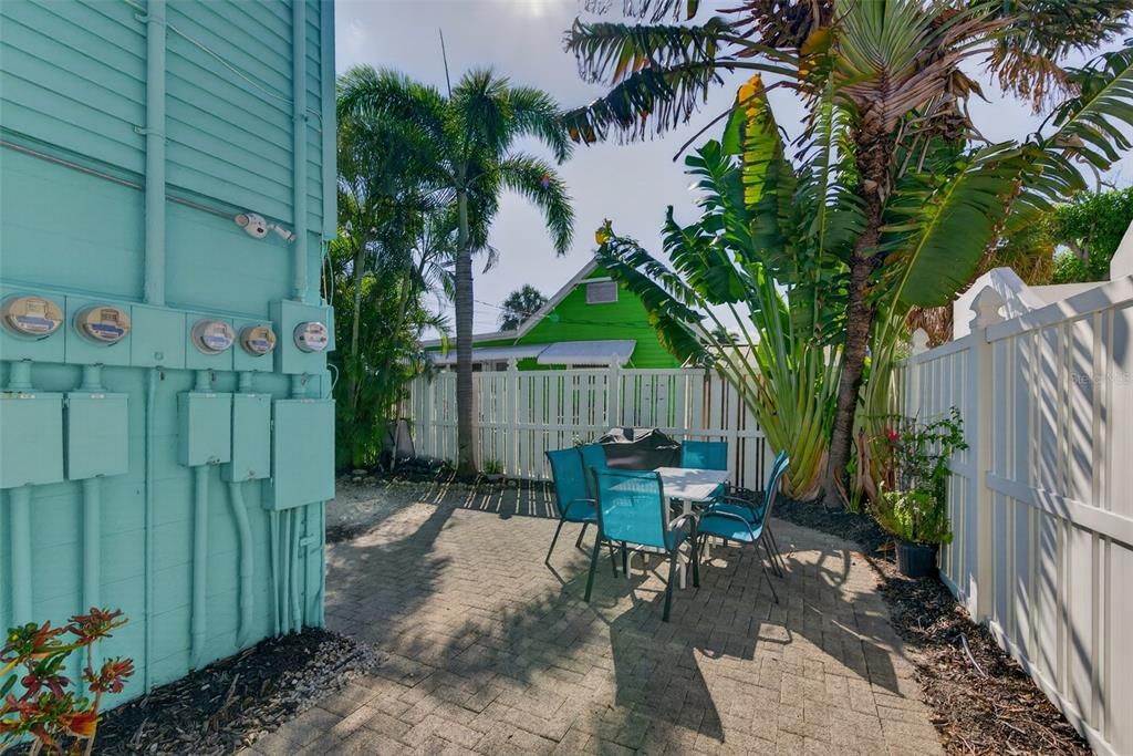 For Sale: $409,900 (1 beds, 1 baths, 462 Square Feet)